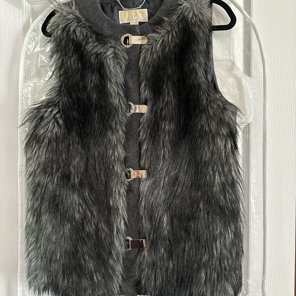 Michael Kors ❤️ Faux Fur Vest Women’s Size Large $450.
~Never Worn~ - Picture 1 of 13